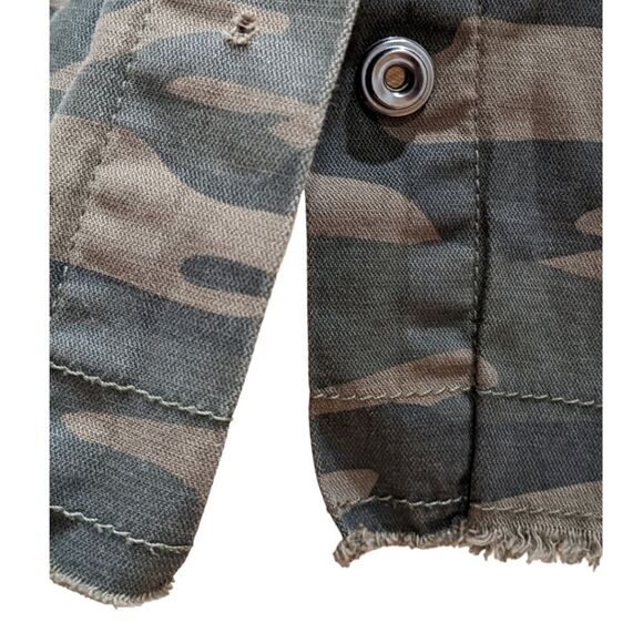 Sanctuary Women's Army Green Camo Button Snap Jacket Raw Hem Size L - Picture 13 of 13
